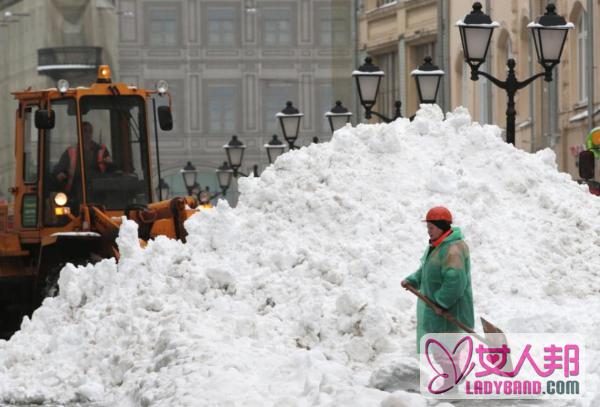 莫斯科遭遇大暴雪 111航班被取消45个被延误