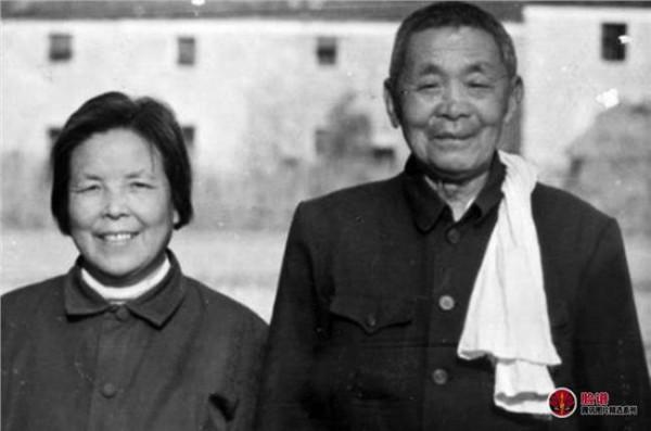 谭恩美丈夫 华裔作家谭恩美入加州名人堂 将接受州长夫妇致敬