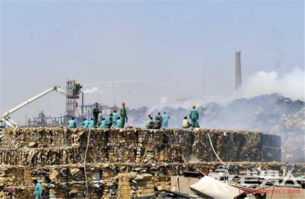 >韩一回收站发生坍塌 1吨废纸砸中员工致其身亡