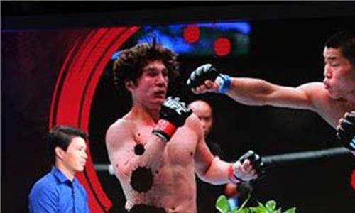 李景亮和李宇春 李景亮在UFC只能排第45名 中国搏击的路还很长……