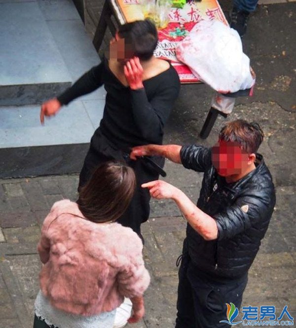 光棍节南京两男子为争一女斗殴 血腥现场曝光