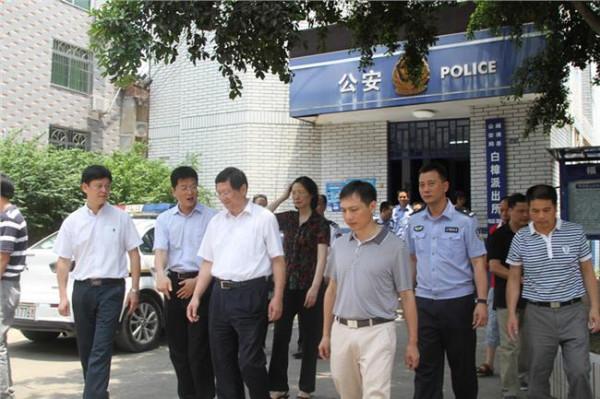 闫子忠李永宁 牡丹江市副市长、公安局长闫子忠深入到宁安市公安局指导工作