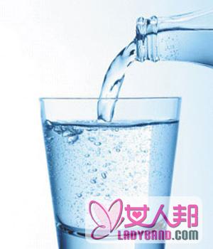 【喝纯净水好还是喝白开水好】喝纯净水的好处有哪些_喝白开水的好处有哪些