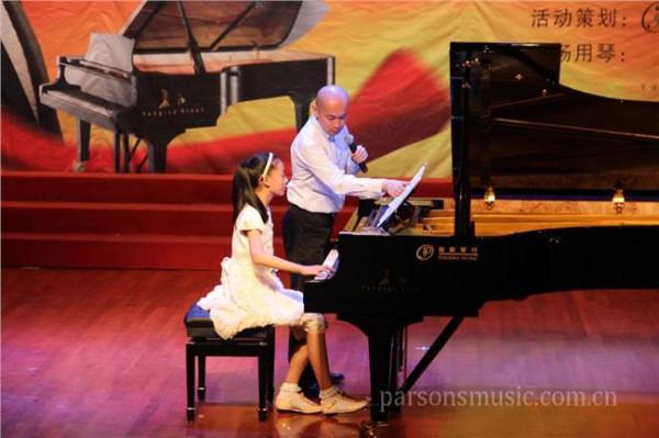 卢嘉钢琴 著名旅美钢琴演奏家卢嘉博士在定西举行钢琴音乐会