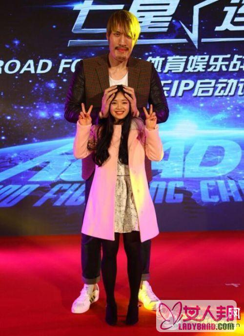韩国2米18格斗巨人约会1米55萝莉 小女友李芮知身份资料身高差太萌了(图)