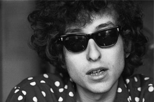 >关于鲍勃迪伦的传记 鲍勃迪伦《随风而逝》 鲍勃迪伦和约翰列侬