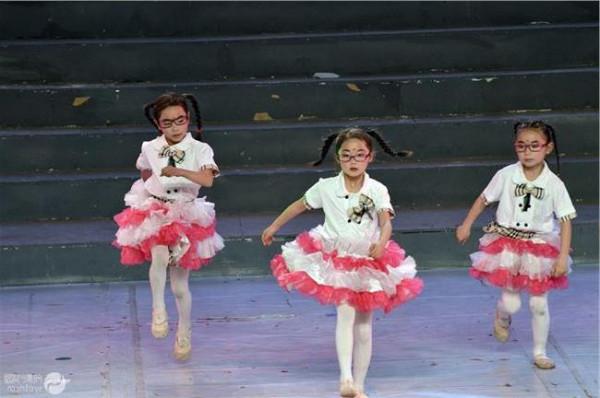 【上学路上舞蹈教案】中国舞蹈考级第五级教案 上学路上(藏族)