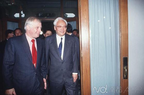 鲁平的简历 原国务院港澳办主任鲁平回忆香港回归历程
