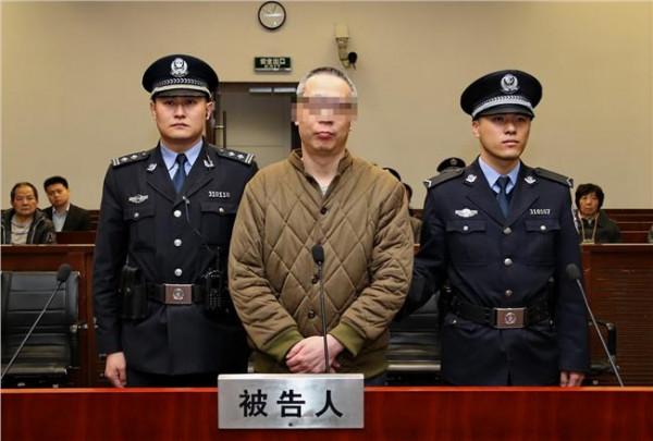 黄峰平在担任 上海市卫计委原副主任黄峰平一审获刑19年