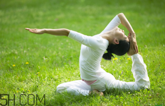 练瑜伽能治颈椎病吗？练瑜伽能治疗便秘吗？