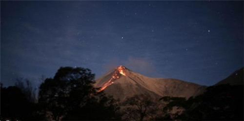 >危地马拉火山喷发致62人死亡 部分遇难者被熔岩活埋