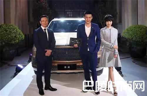 陆毅无意晒出鲍蕾的豪车，网友：陆毅是跟38亿的刘涛比富？