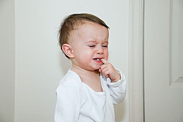 >怎么能缓解宝宝出牙痛 宝宝出牙痛怎么办