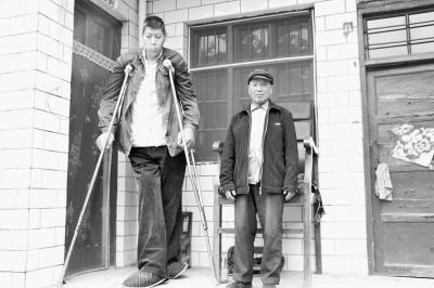亚洲第一巨人去世捐器官 王峰军和姚明合照图片