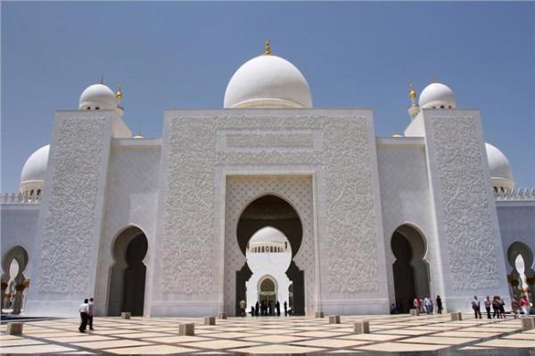 阿布扎比扎伊德清真寺 【阿布扎比】世界最奢华清真寺