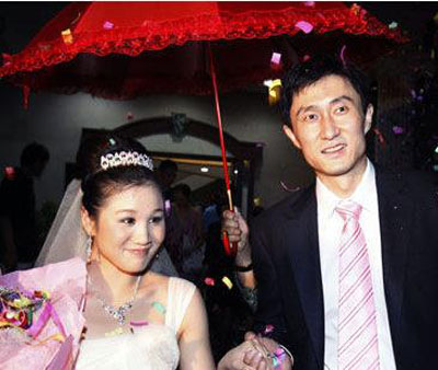 广东宏远杜锋老婆图 揭杜锋与老婆离婚