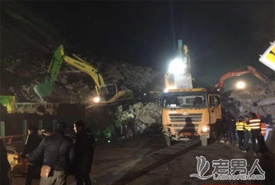 >贵州习水隧道口塌方致3死1伤 据称有4辆车被埋