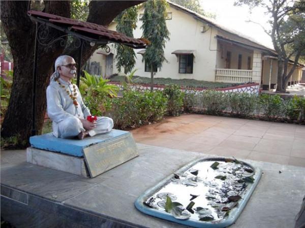 >印度瑜伽大师莫汉 印度瑜伽大师寄语中国练习者:行动比目的更重要