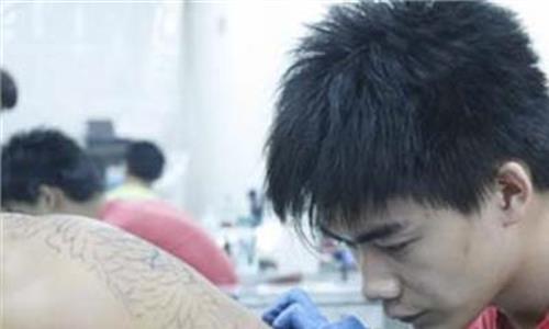 学纹身多少钱 学纹身要多少钱深圳哪里有学纹身的地方