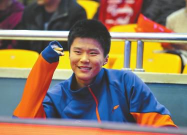 刘冠岑受伤 刘冠岑带伤观看高速男篮比赛:我会变得更强