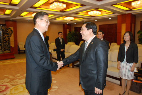 交际部副部长何亚非 国侨办副主任何亚非接见会晤越南交际部副部长
