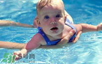 >宝宝游泳耳朵进水了怎么办？宝宝游泳如何避免耳朵进水？