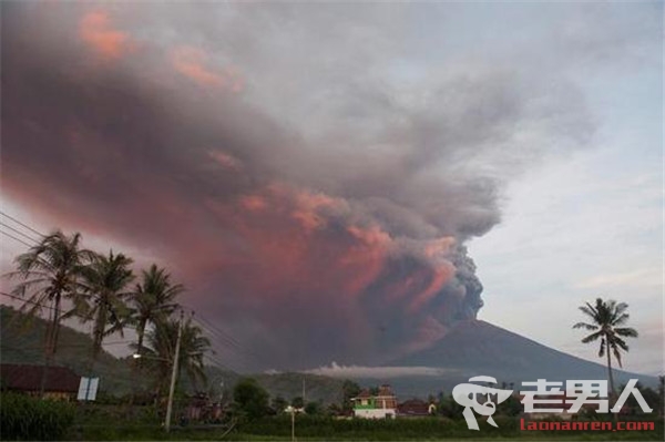 印度巴厘岛火山喷发 部分航空公司已取消航班