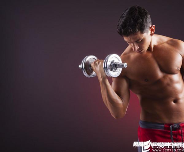 男人怎么选择器械锻炼胸肌 怎么饮食搭配