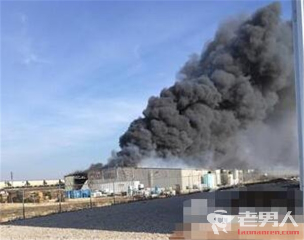 美国得州一化工厂爆炸起火  现场画面曝光浓烟滚滚