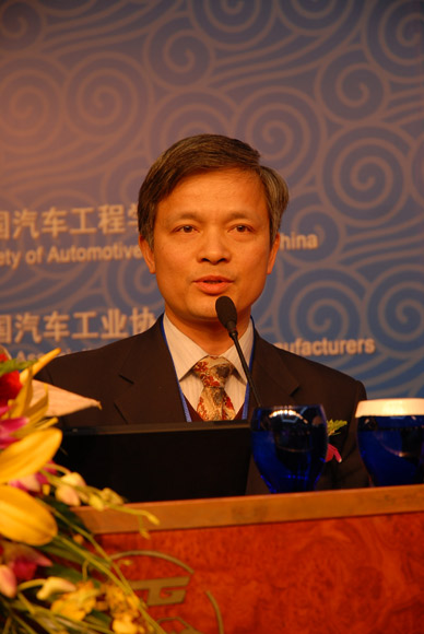 钟志华校长发起“中国工程技术论坛——2010中国汽车自主创新”在渝召开