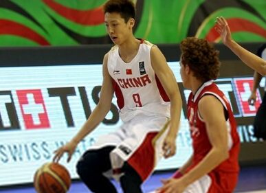 赵岩昊东亚赛上表现出色获FIBA大赞 或成胡卫东接班人（图）