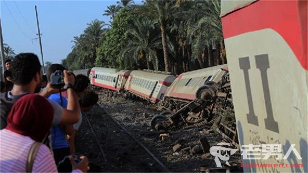 埃及火车发生脱轨事故 3节车厢脱轨致55人受伤