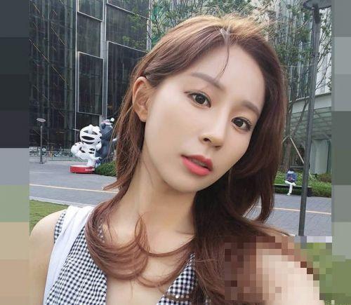 韩广告模特近日在网络走红 被评360度无死角气质美女