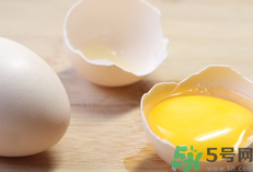 蛋黄粘在蛋壳上还能吃吗?鸡蛋黄粘在壳上还能吃吗?