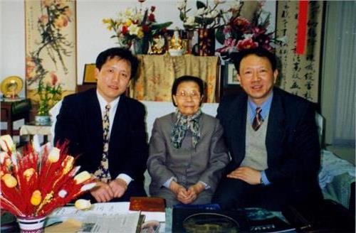>张闻天夫人刘英因病在北京逝世 享年97岁