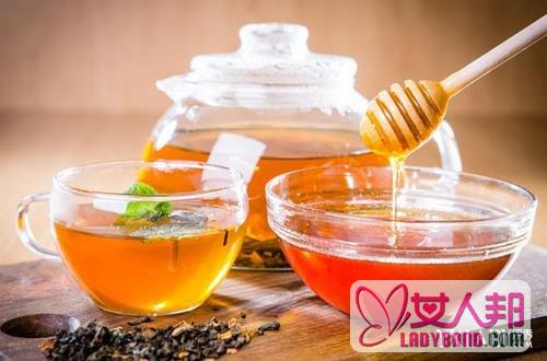 >蜂蜜水什么时间喝最好 蜂蜜水减肥法风靡全球
