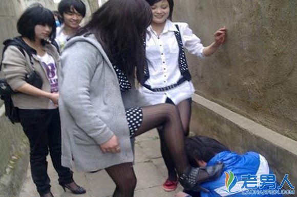 >妙龄少女惨遭10多人毒打 中国校园暴力为何频频发生