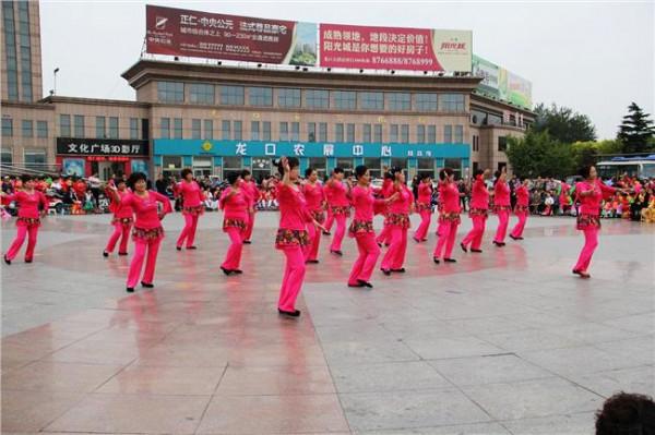 >朱晗广场舞服装 龙口举办“幸福舞起来”广场舞大赛