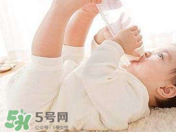 宝宝排便次数多少正常 婴儿正常的排便次数