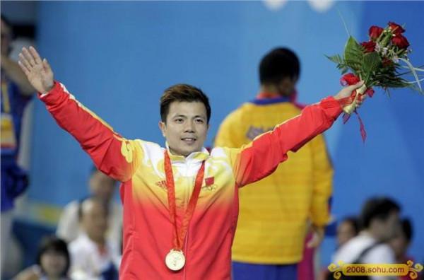 >张湘祥获得男子举重 中国选手张湘祥勇夺男子举重62公斤级冠军