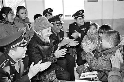 甘祖昌将军在新疆 夫人忆开国少将甘祖昌:冬天给新疆战士织羊毛衣