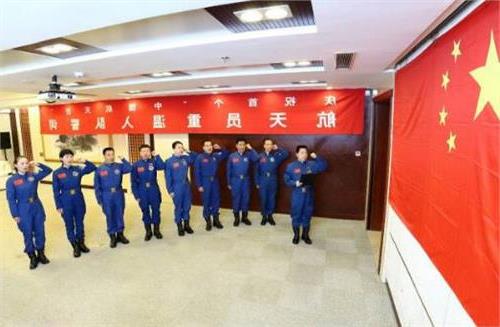 航天员翟志刚 为了首个航天日 去过太空的9个中国航天员一起做了这件事