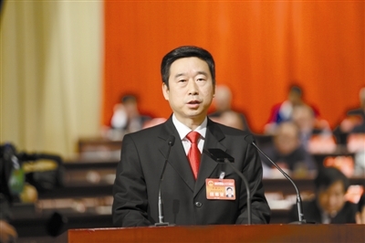 王东风政府工作报告 信阳市第四届人民代表大会第一次会议 关于《政府工作报告》的决议