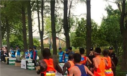 李子成丁青 361°代言人李子成夺北马冠军 专业跑鞋助力