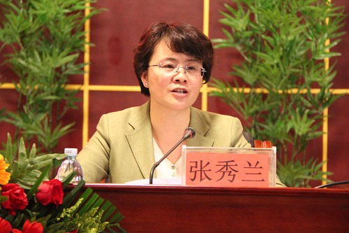 张秀兰副县长 文山州委常委、副州长张秀兰对食品生产获证企业提出六点要求