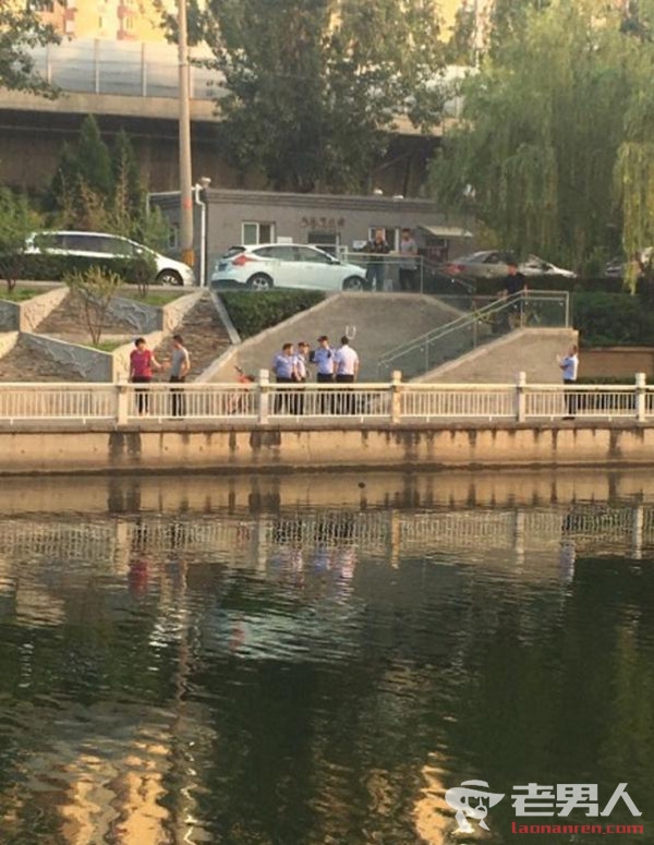 北京护城河现浮尸 打捞尸体现场图片曝光