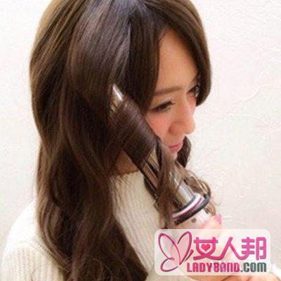 斜刘海长发发型扎法展示 6步扎出优雅甜美气质