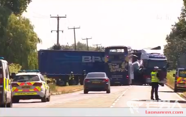英卡车与公交相撞 事故造成2人死亡18人受伤