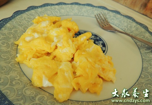 黄油炒鸡蛋做法