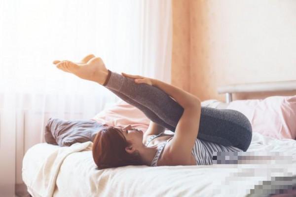 >睡前8个动作减肥 超级有效的塑形方法